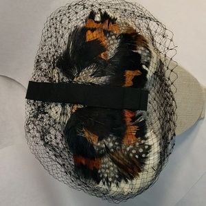 Feather Hair Accessory With Veil Capulet